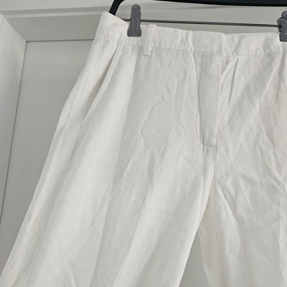 Babaton White Women's Bermuda Shorts Linen Size 10 - Picture 2 of 4